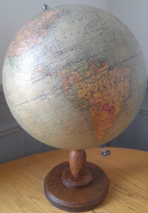 Globe terrestre ancien Delagrave